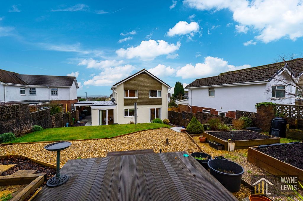 Property photo 3 of 42