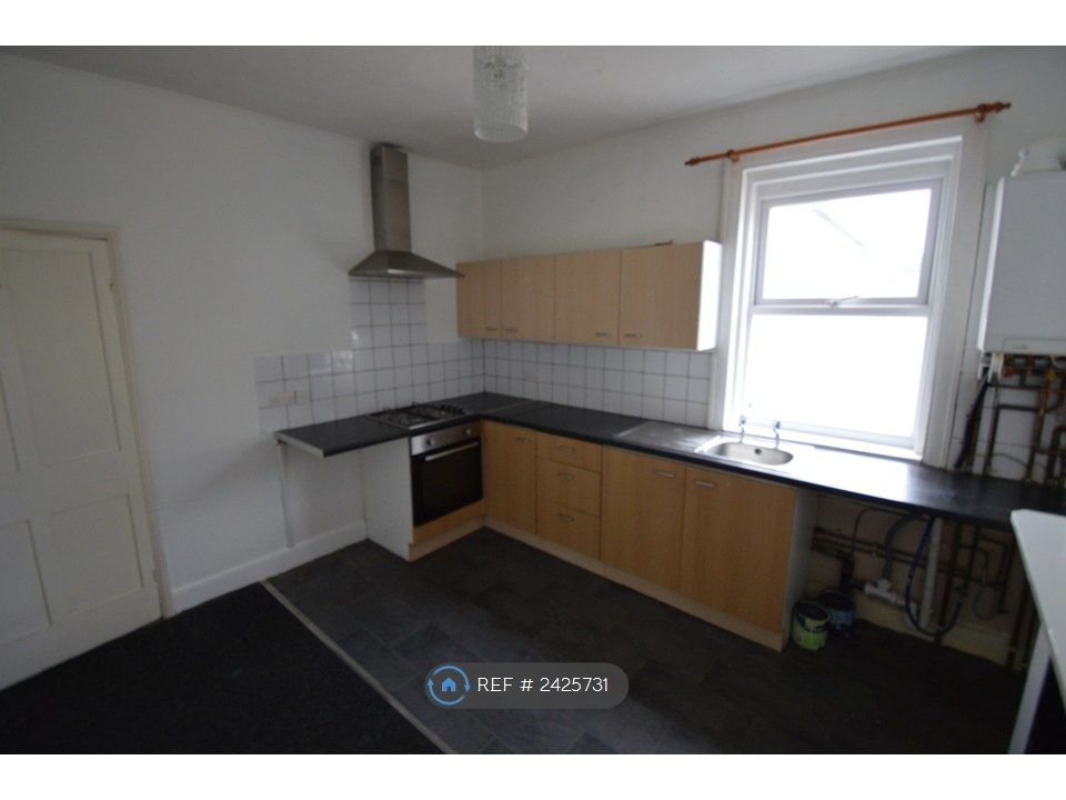 Property photo 3 of 9 Kitchen