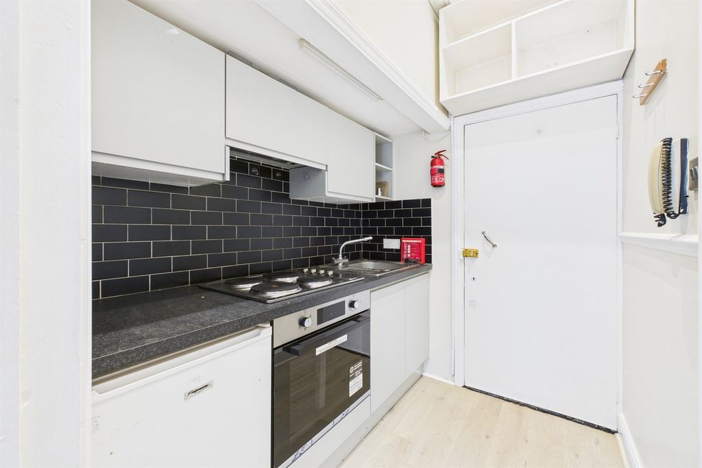 Property photo 3 of 9 Kitchen
