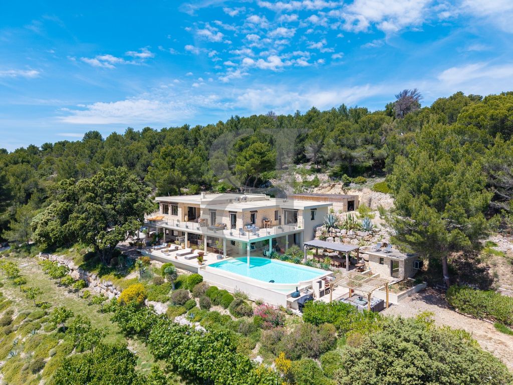 Property photo 1 of 1