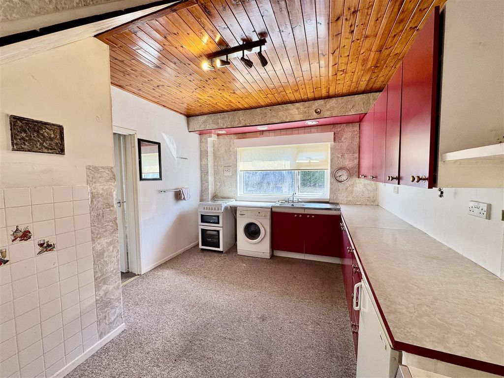 Property photo 3 of 32 Kitchen