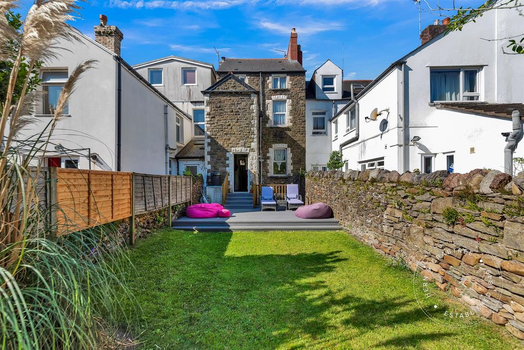 Property photo 2 of 30 Kings-Road-29.Jpg