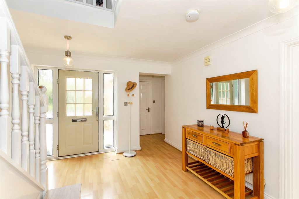 Property photo 2 of 26