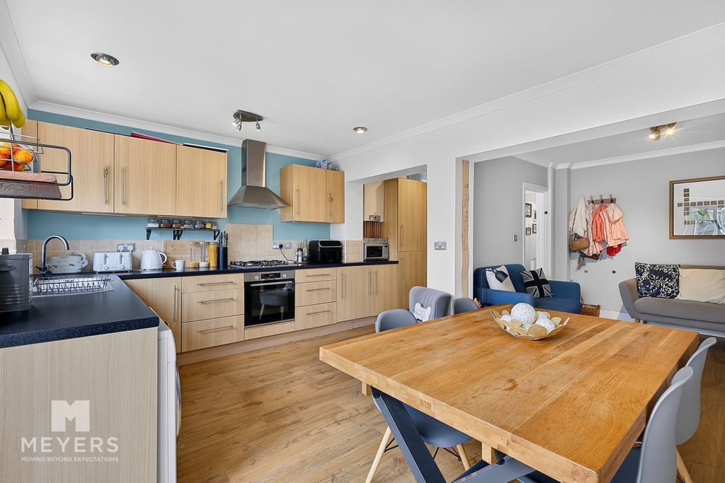 Property photo 1 of 31