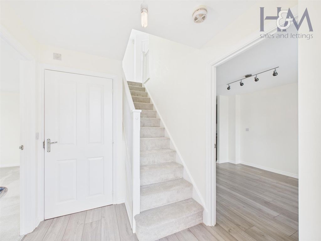 Property photo 2 of 27 Cam02804G0-Pr0384-Still081.Jpg