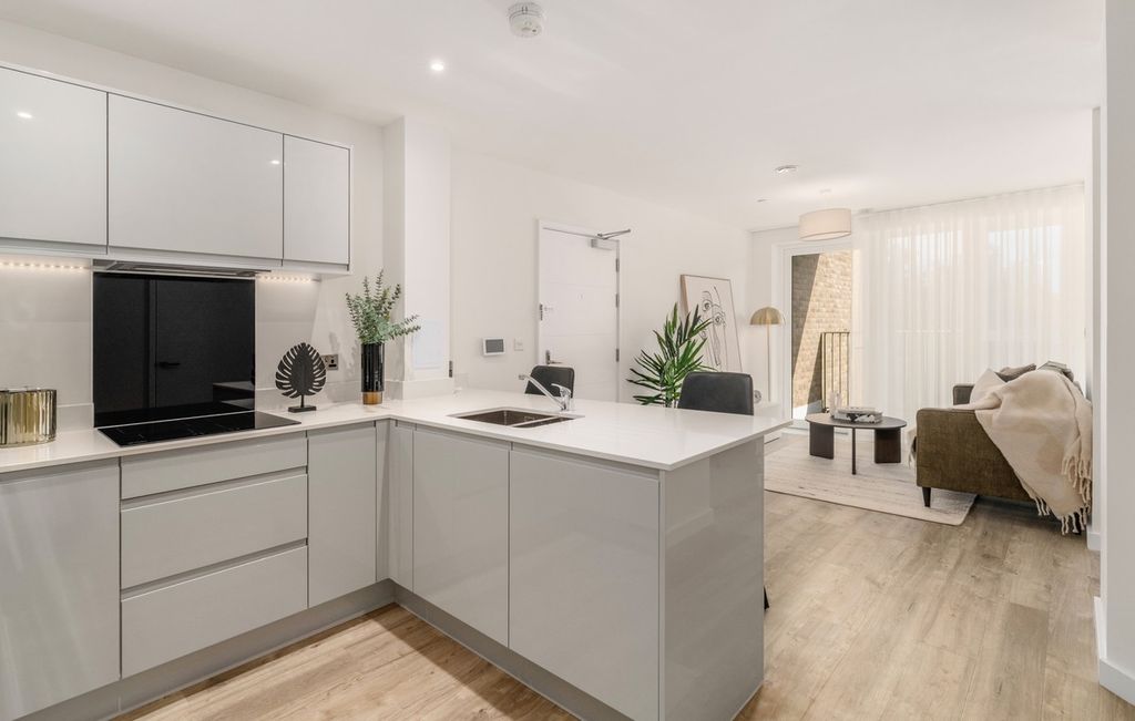 Property photo 2 of 8 Fairview New Homes - Zoopla -