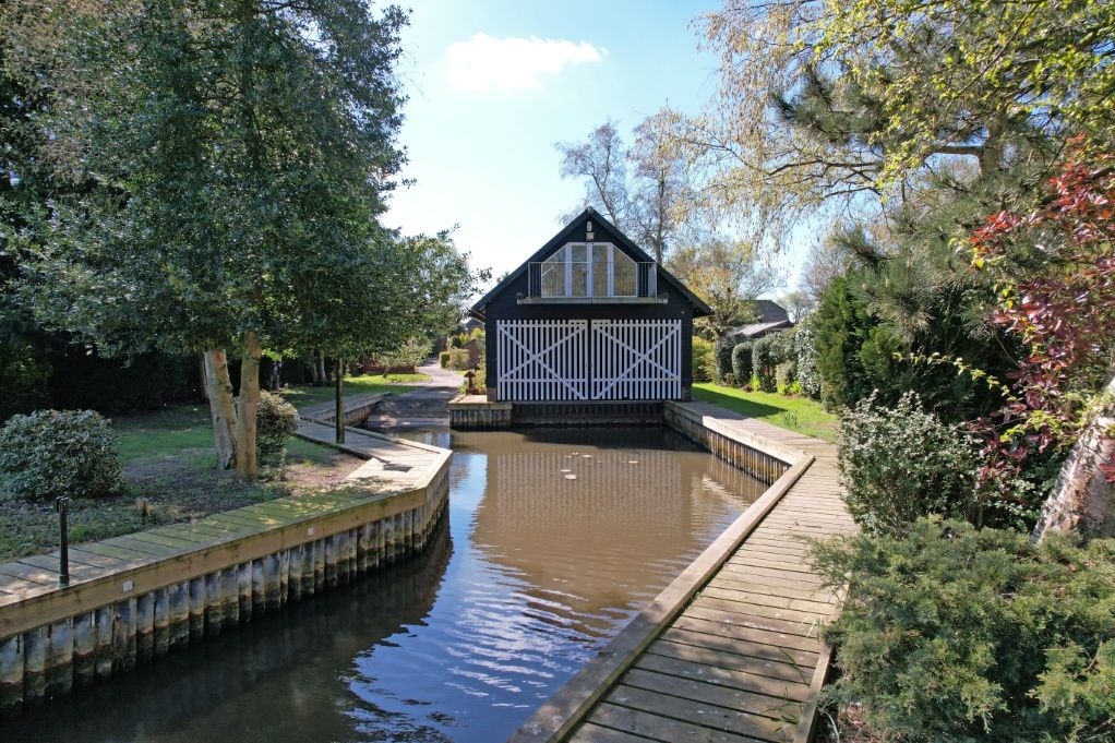 Property photo 2 of 35