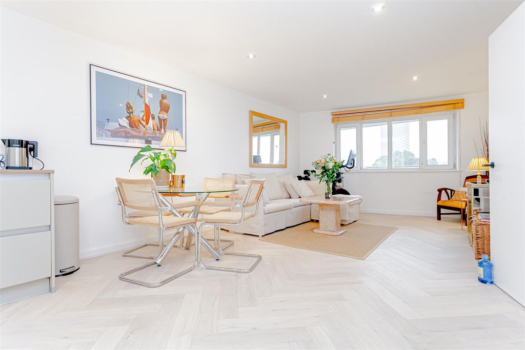 Property photo 3 of 19