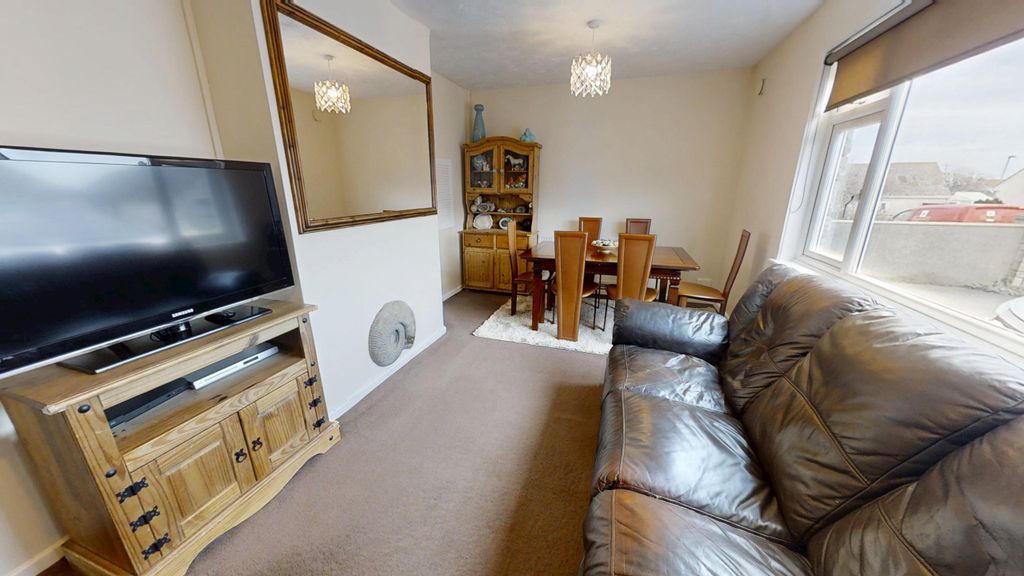 Property photo 2 of 17 Westcliff-Road-Portland-Dorset-UK--11122025_145902