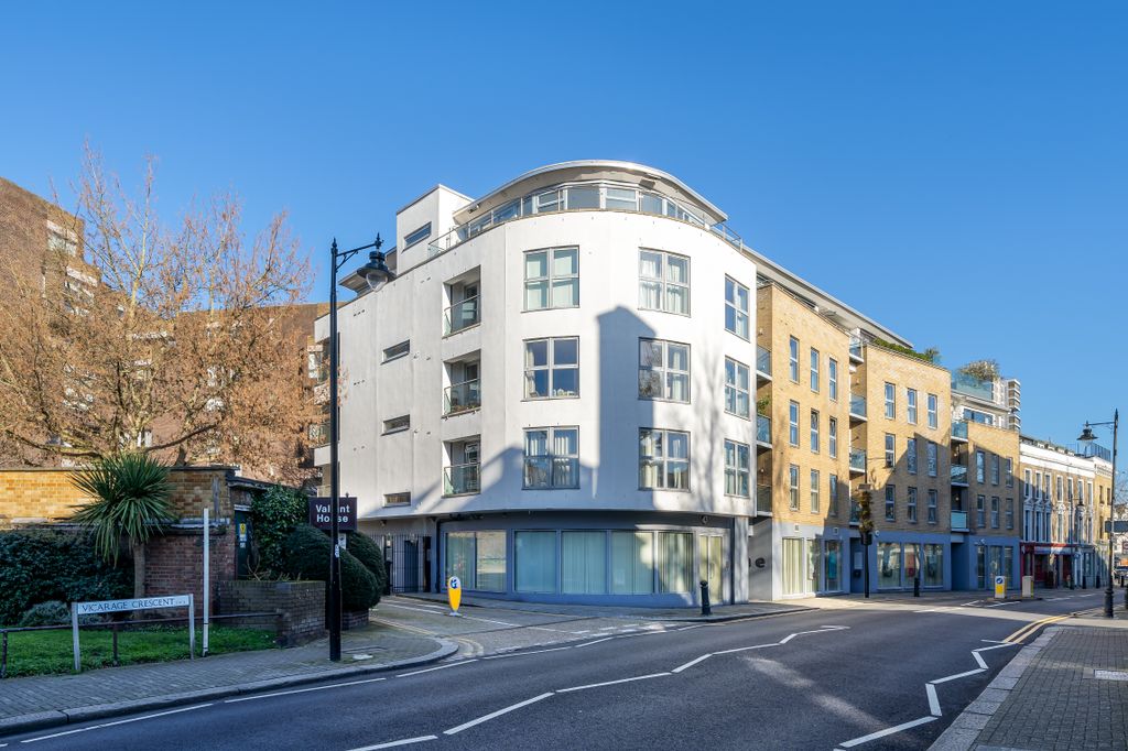 Property photo 2 of 8