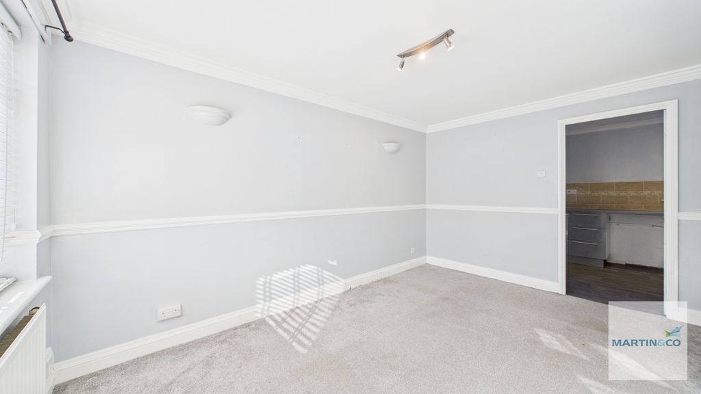 Property photo 3 of 14 Cam03663G0-Pr0202-Still001