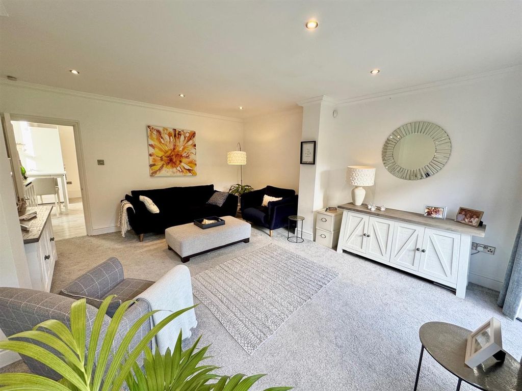 Property photo 3 of 15 Five.Jpg