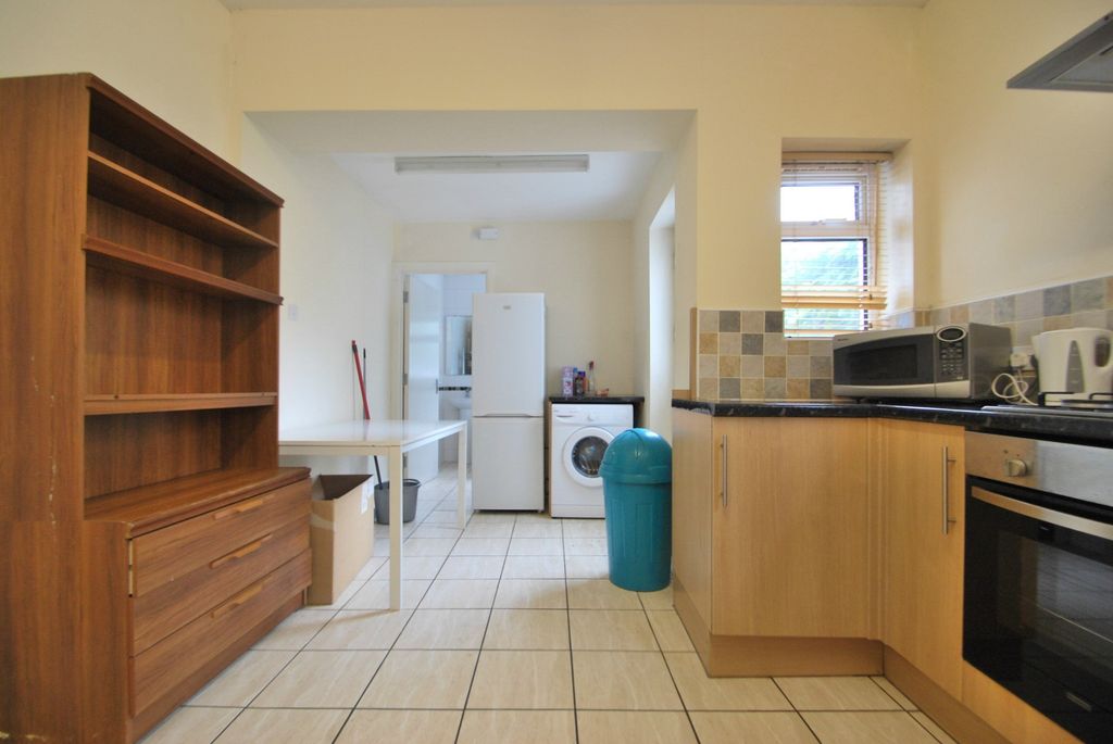 Property photo 3 of 9 Photo 7