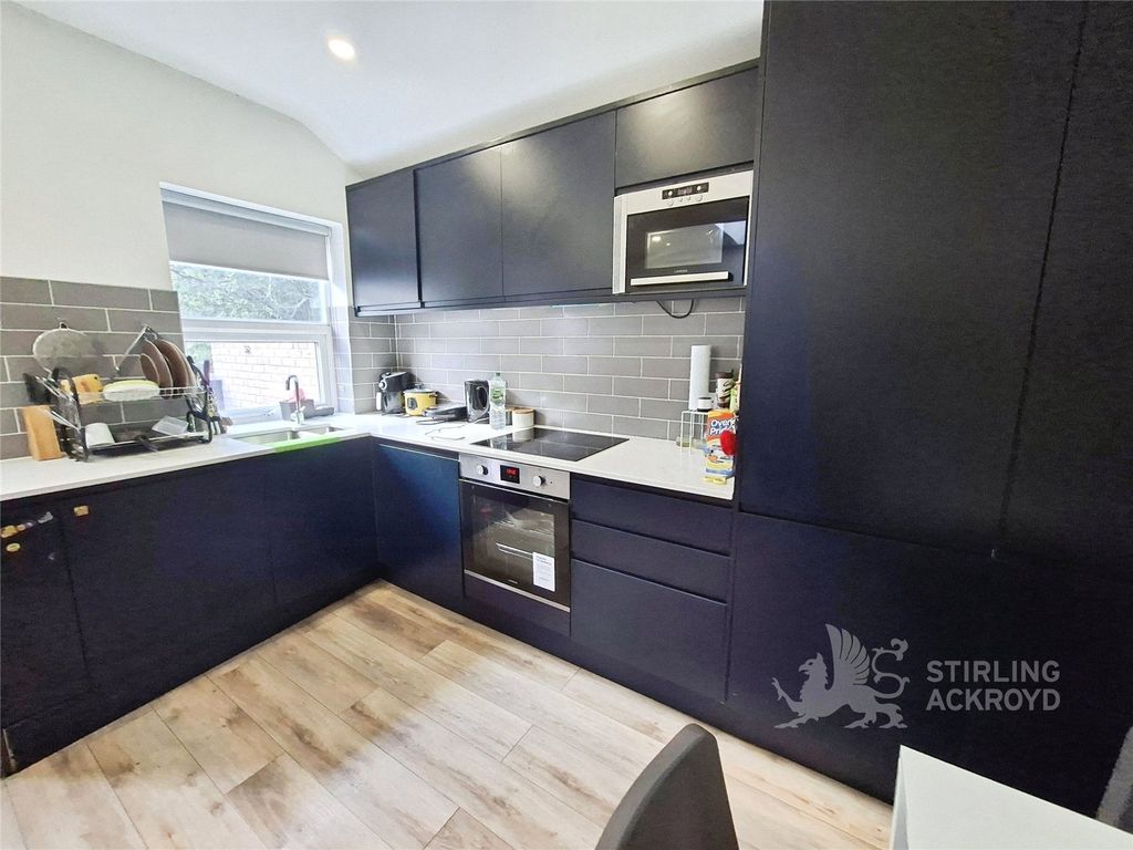 Property photo 2 of 7 Kitchen