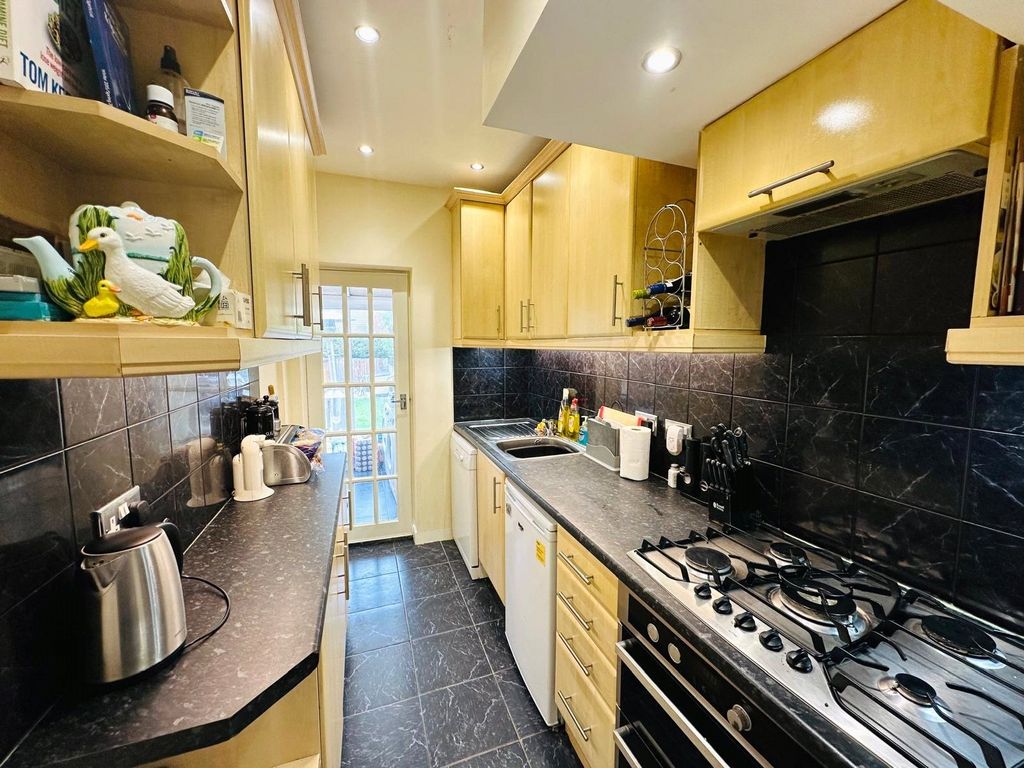 Property photo 3 of 8 Picture No. 17