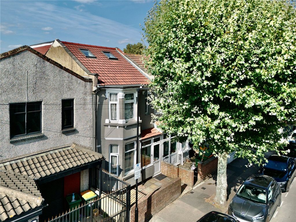 Property photo 3 of 37 Picture No. 02