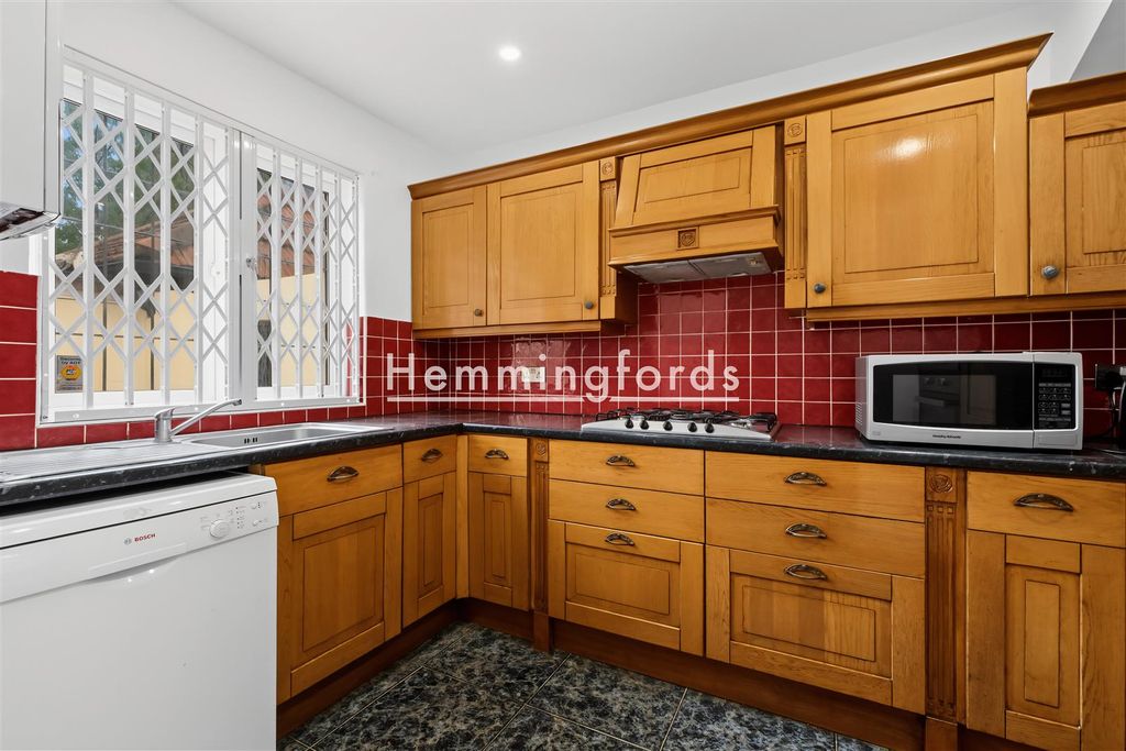 Property photo 2 of 16 Crest Road Nw2-2.Jpg