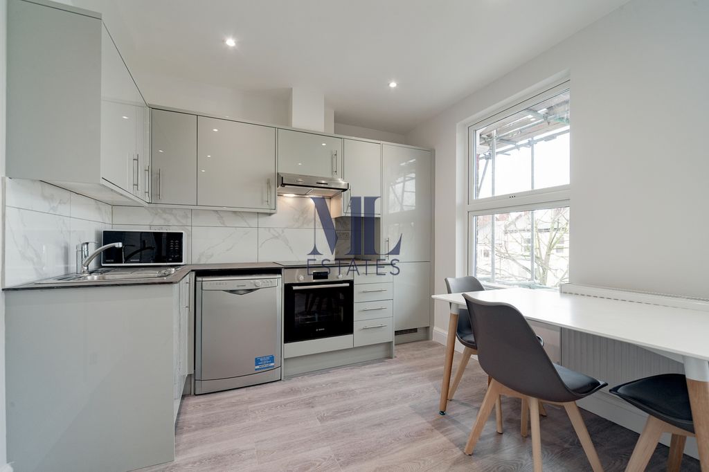 Property photo 3 of 8 Photo 13