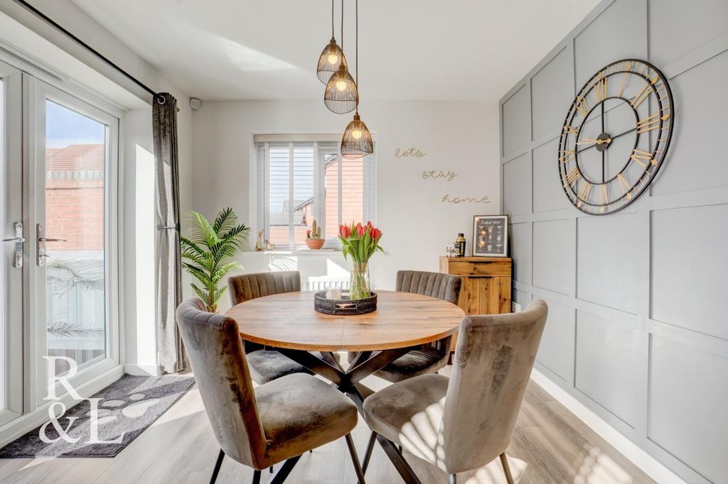 Property photo 3 of 33 1 Hopkins Grove (19).Jpg