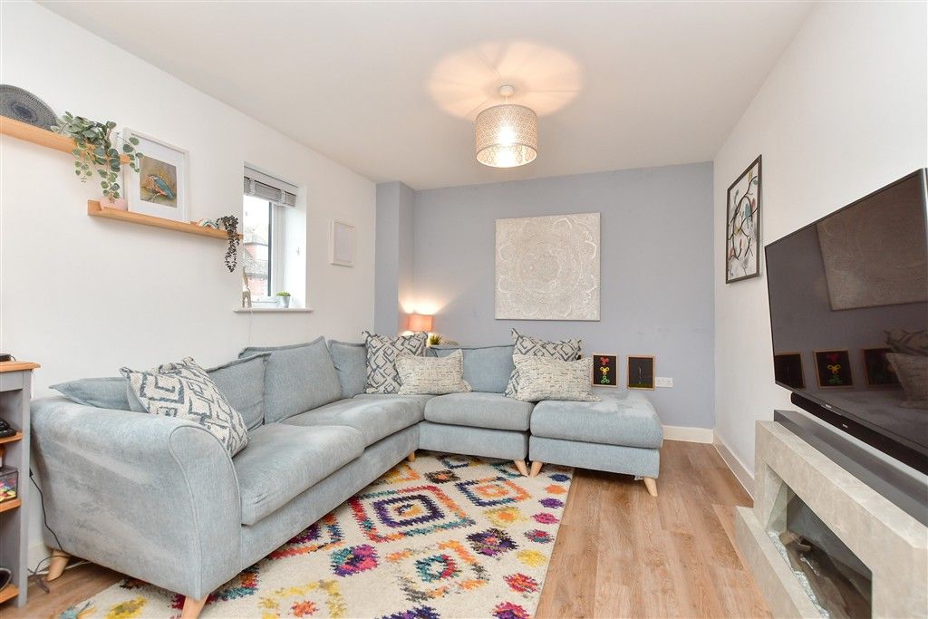 Property photo 3 of 11 Lounge