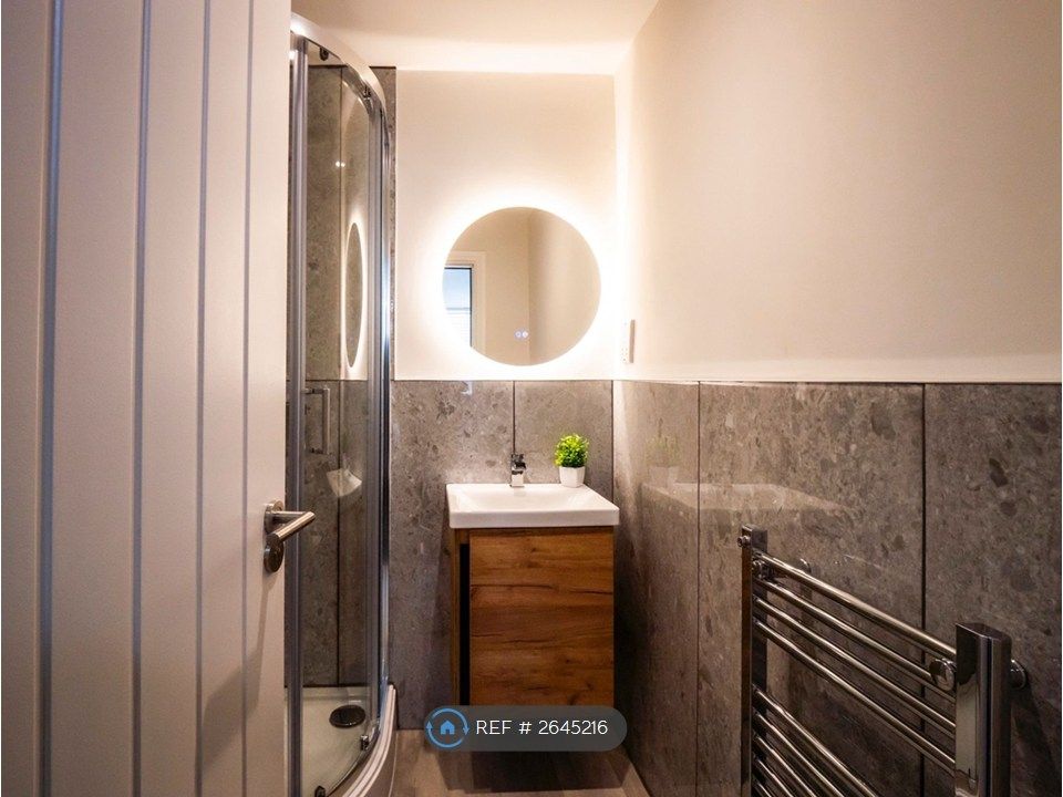 Property photo 2 of 10 En-Suite