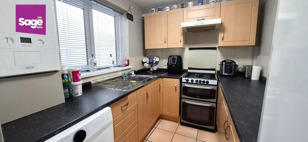Property photo 3 of 34