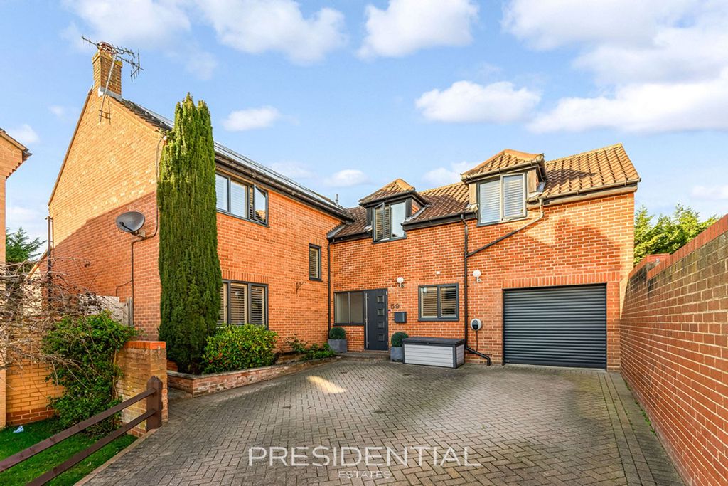 Property photo 1 of 31