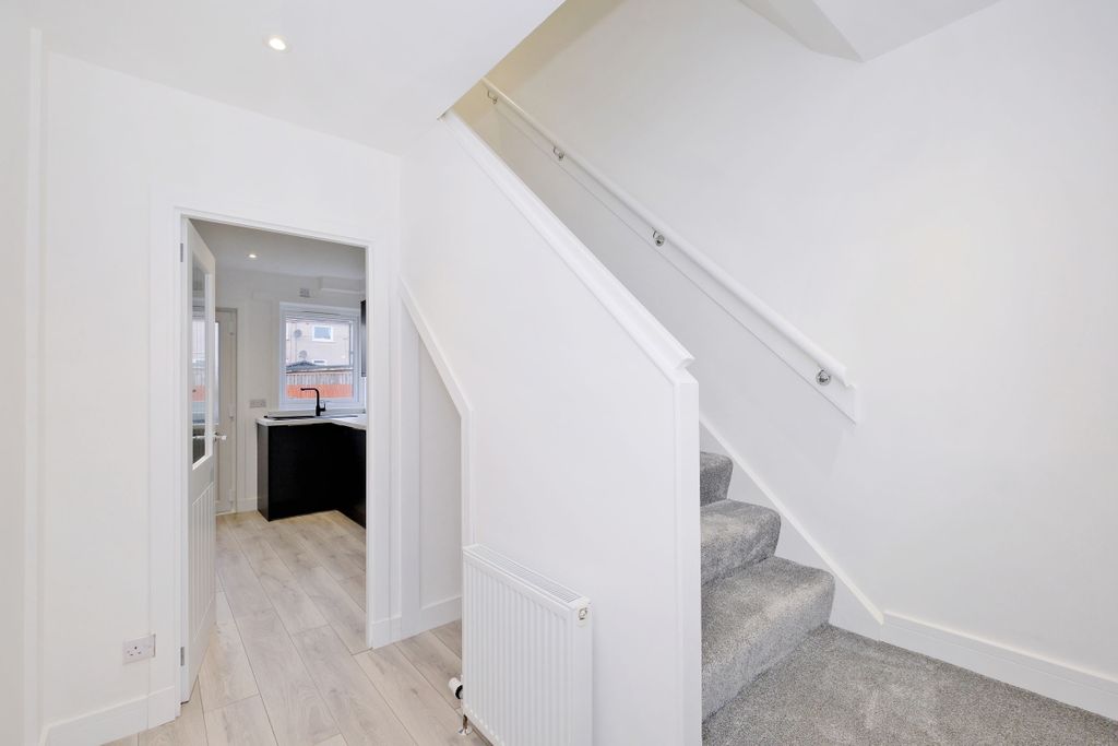 Property photo 2 of 32