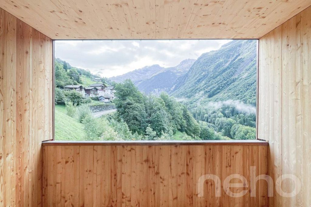 Property photo 2 of 11