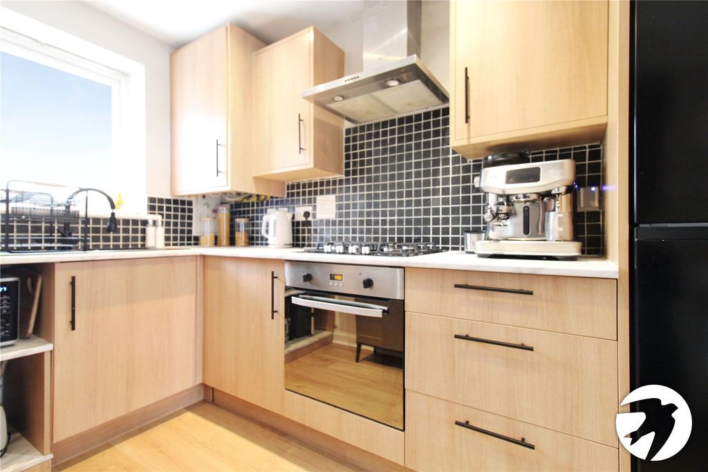 Property photo 3 of 9 Kitchen