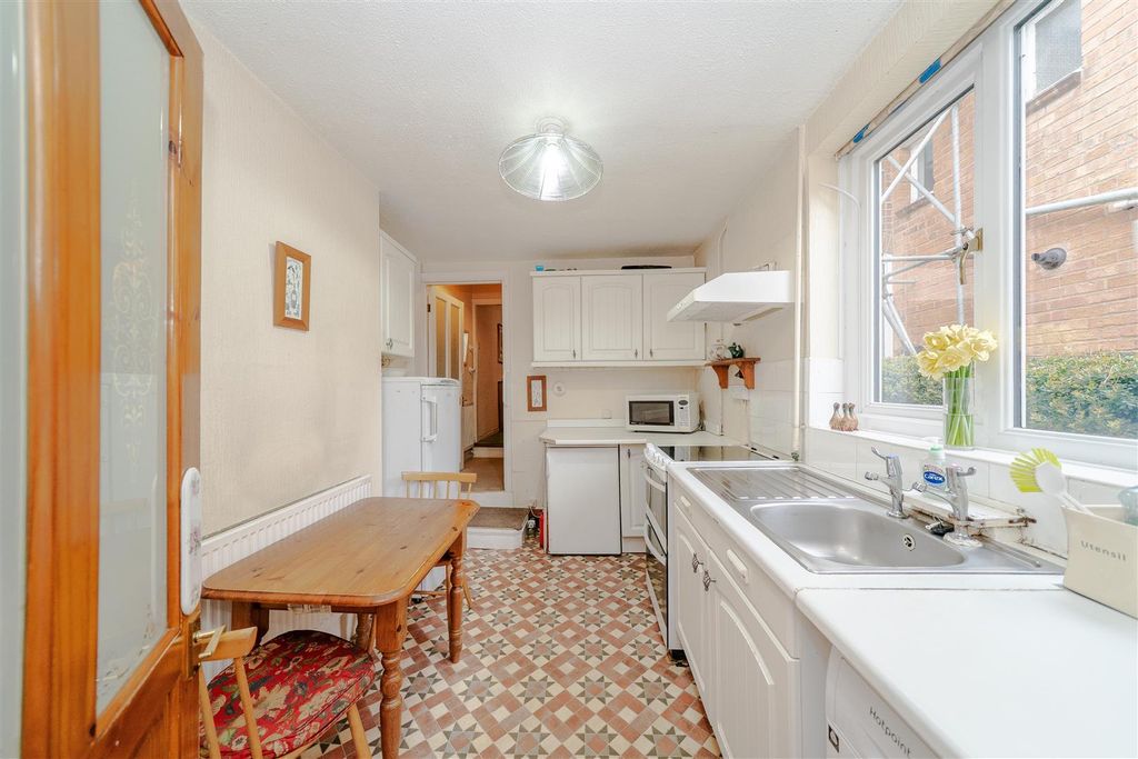 Property photo 3 of 25 Kitchen