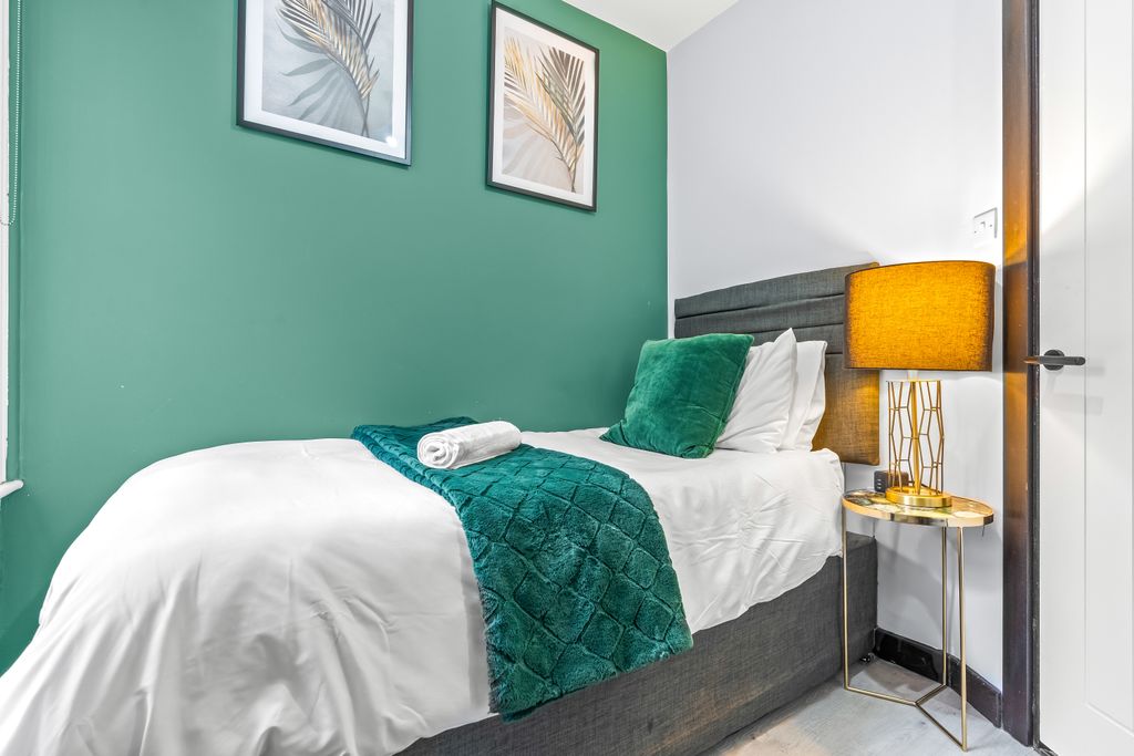 Property photo 1 of 25