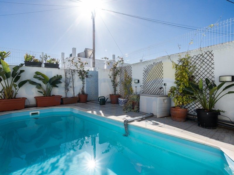 Property photo 2 of 42