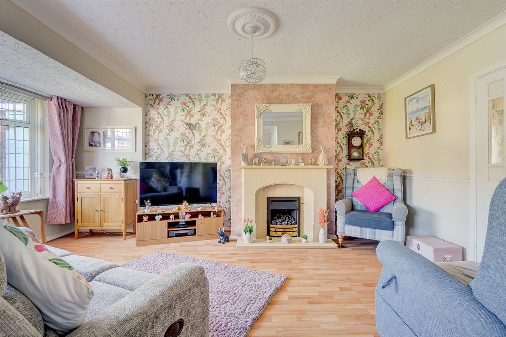 Property photo 3 of 43 Picture No. 16