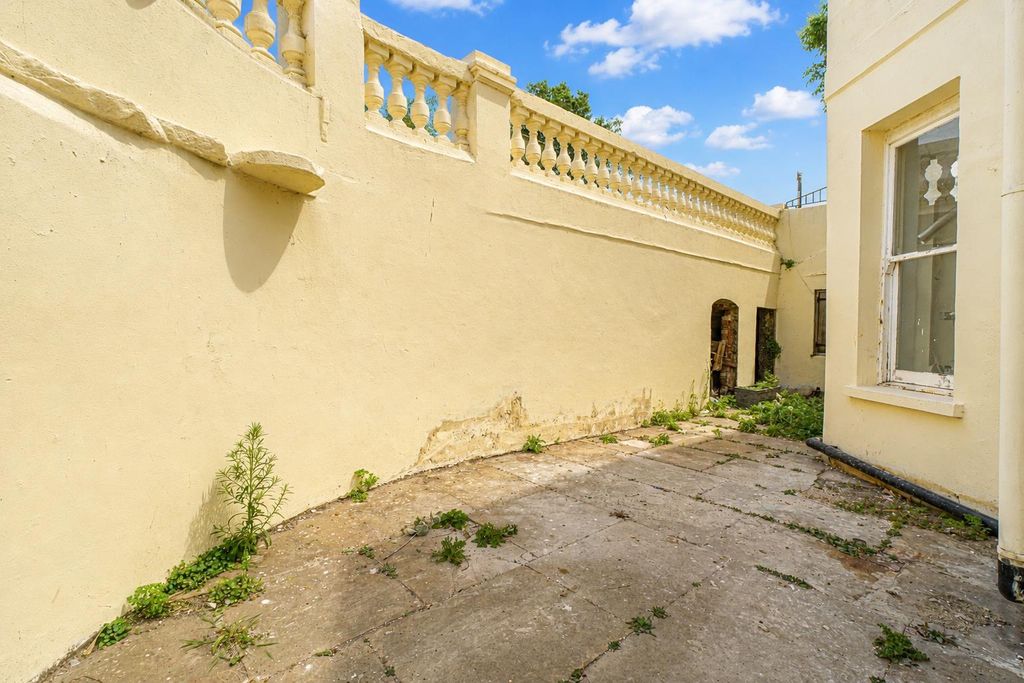 Property photo 3 of 15 615c8Bd1-69d1-44Ec-8Eaa-A5B4Ff7Cf201.Png