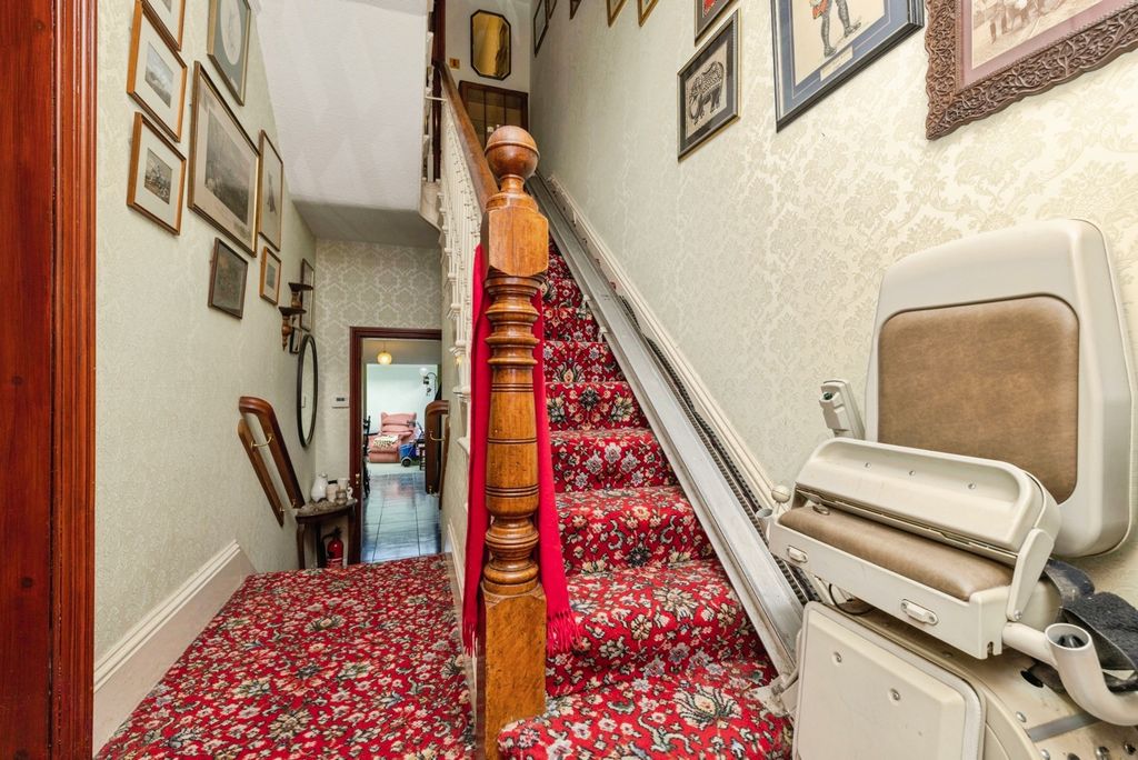 Property photo 2 of 17 Pbox-Img.Jpg