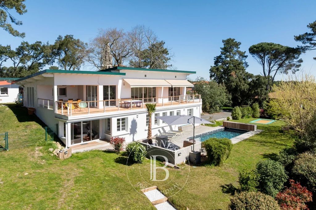Property photo 1 of 32