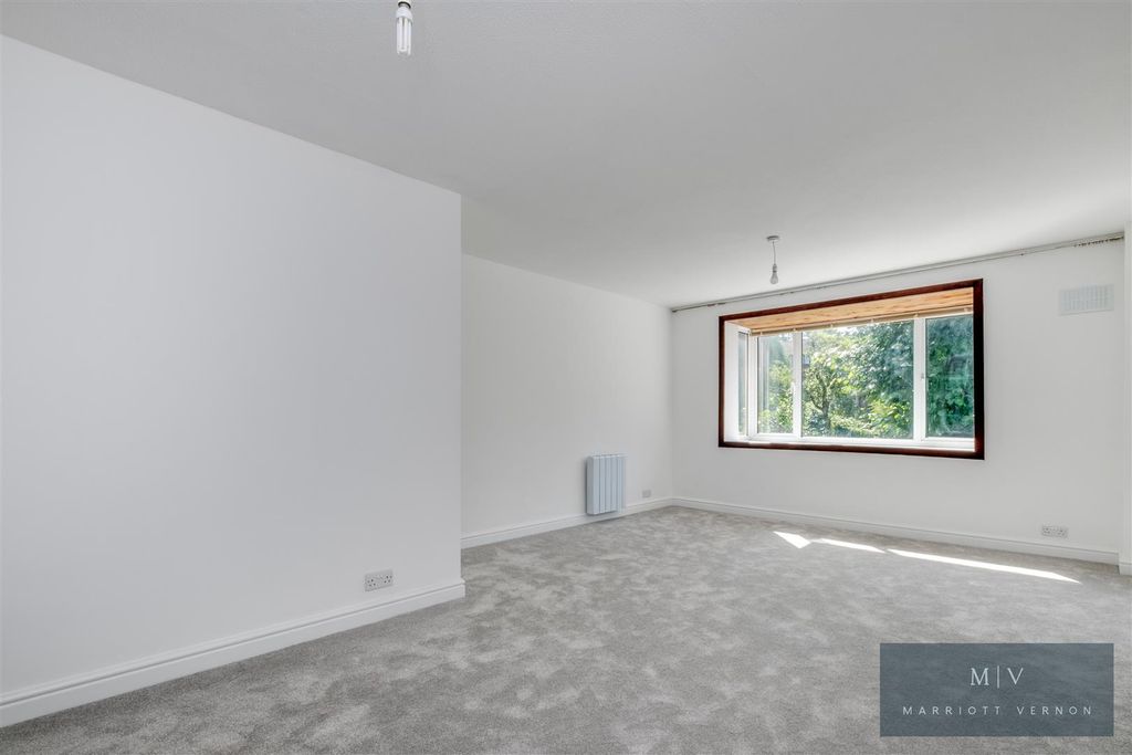 Property photo 2 of 13 Anselm Close 4 MV-1.Jpg