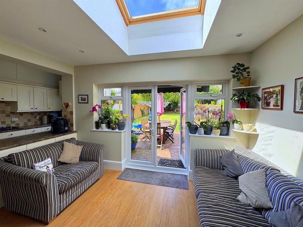 Property photo 2 of 20 Vic3.Jpg