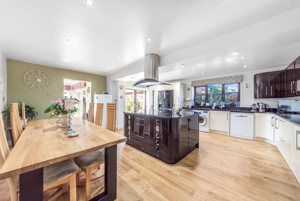 Property photo 3 of 29 Kitchen Diner