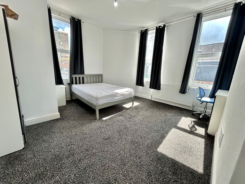 Property photo 3 of 10 Image