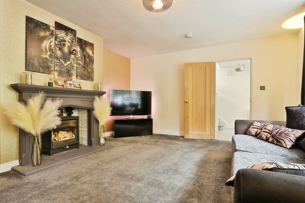 Property photo 3 of 31 4468497