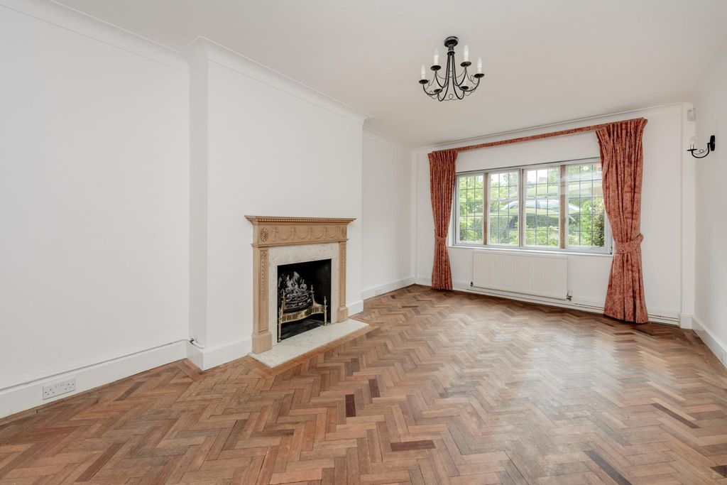 Property photo 2 of 18