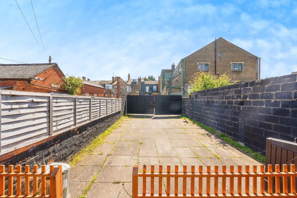 Property photo 2 of 17 Photo