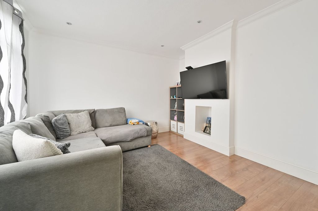 Property photo 2 of 16