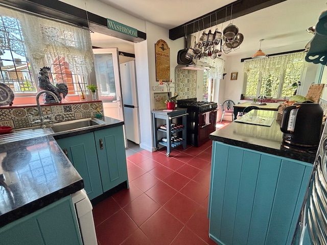 Property photo 2 of 14 Kitchen