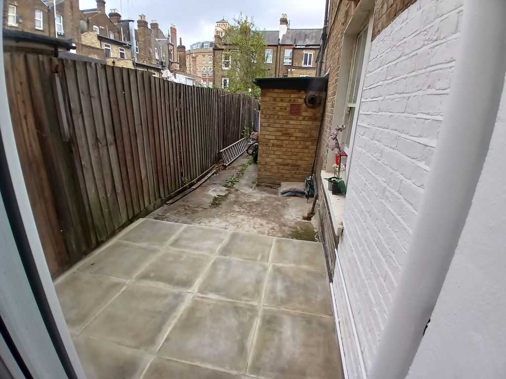 Property photo 3 of 8 Photo 4