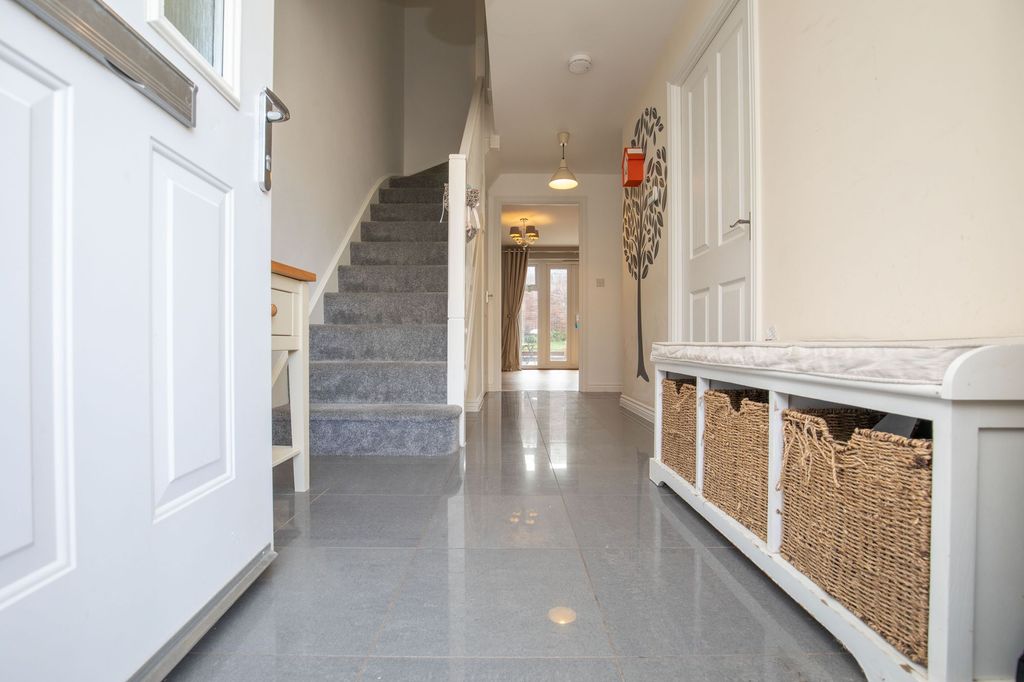 Property photo 2 of 23