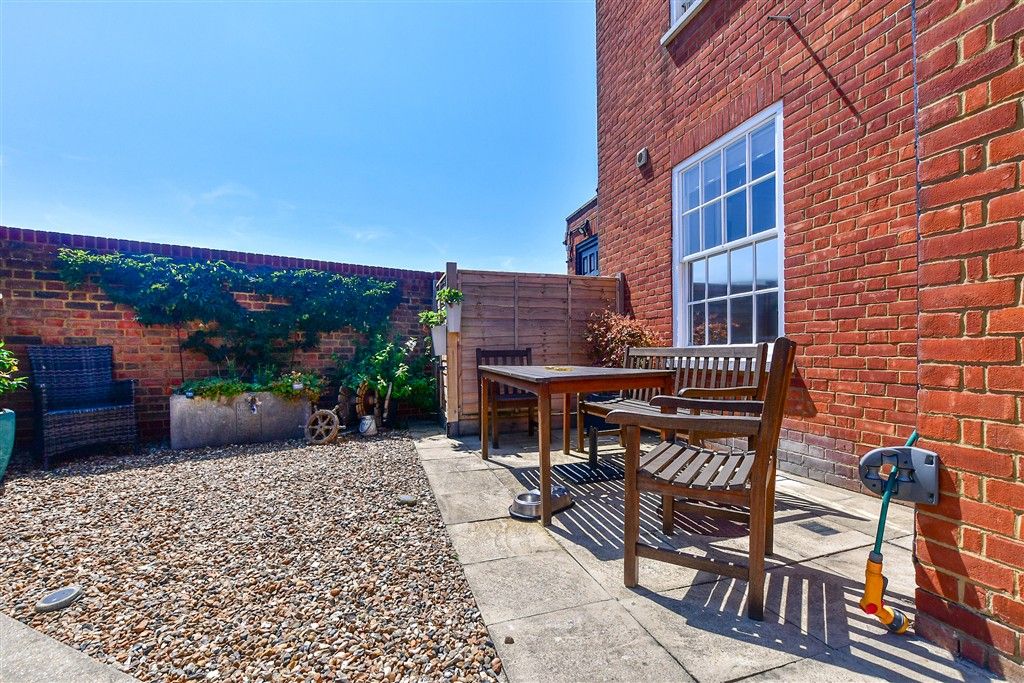 Property photo 2 of 10 Patio / Decking