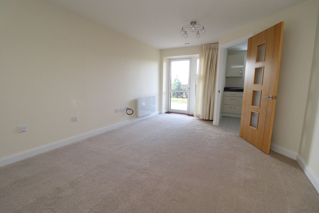 Property photo 3 of 6
